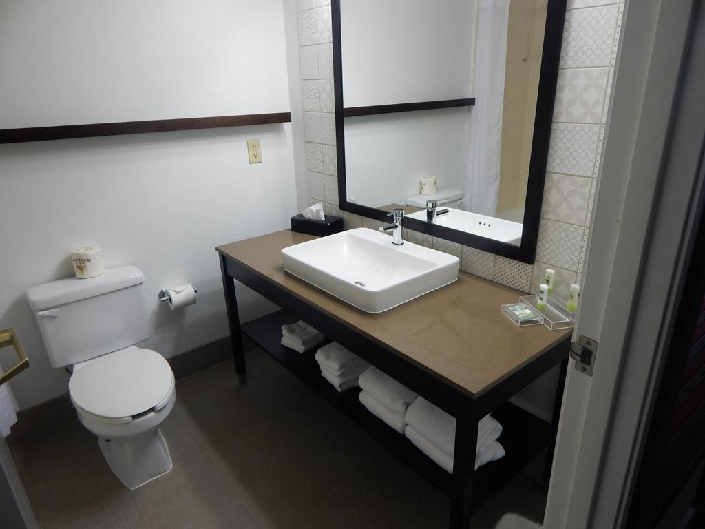 Country Inn & Suites By Radisson, Dfw Airport South, Tx Irving Bagian luar foto