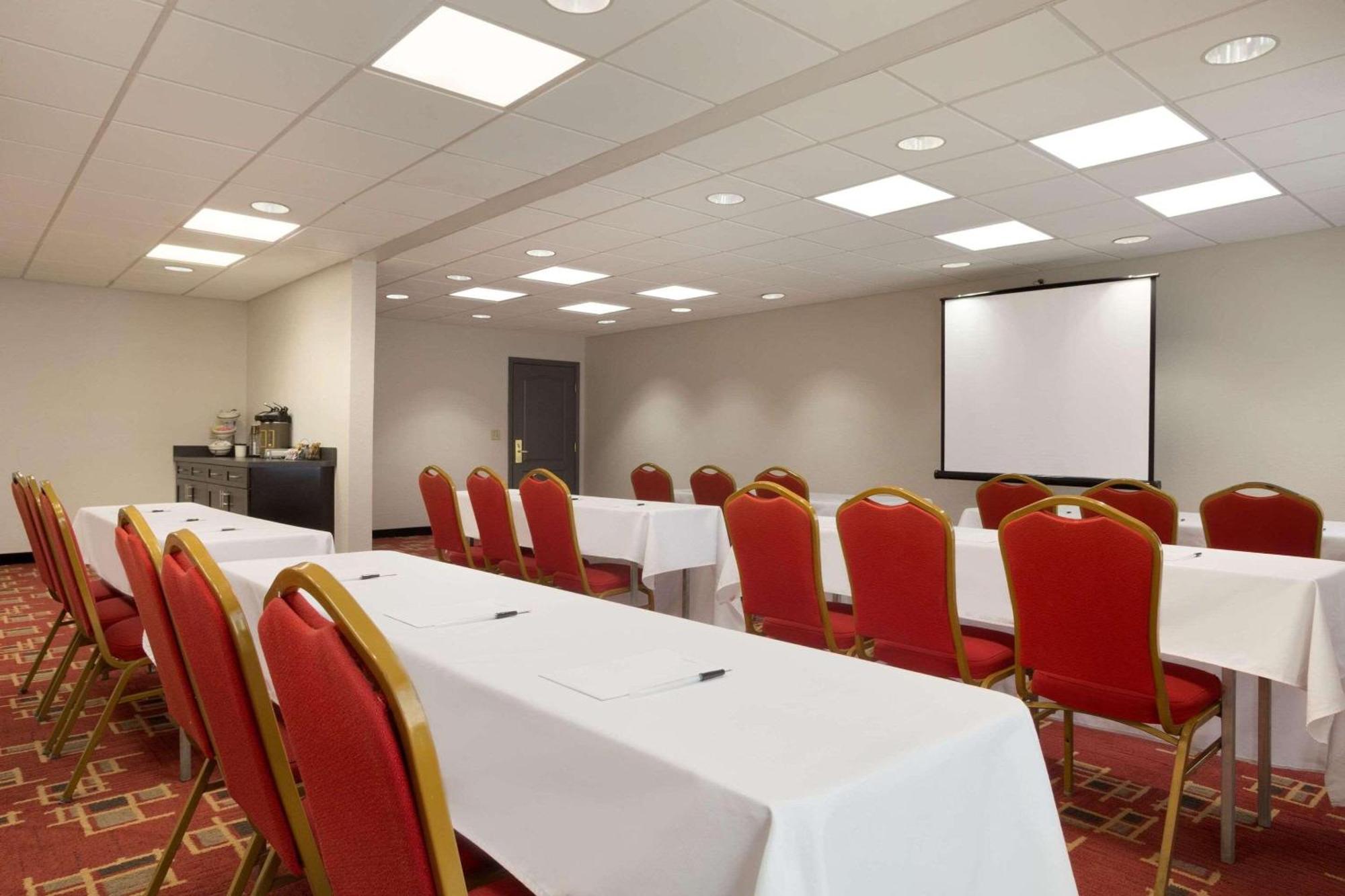 Country Inn & Suites By Radisson, Dfw Airport South, Tx Irving Bagian luar foto