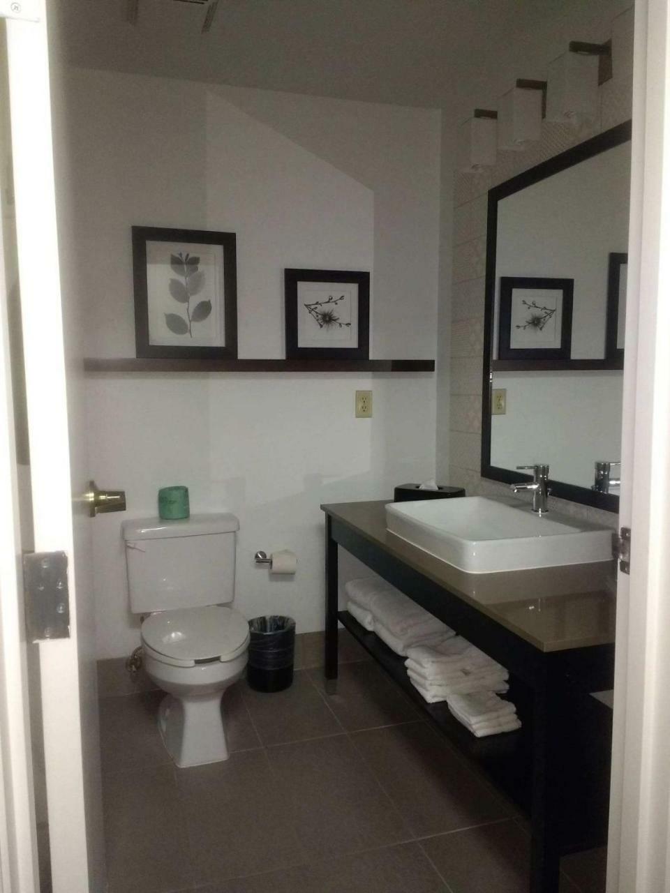 Country Inn & Suites By Radisson, Dfw Airport South, Tx Irving Bagian luar foto