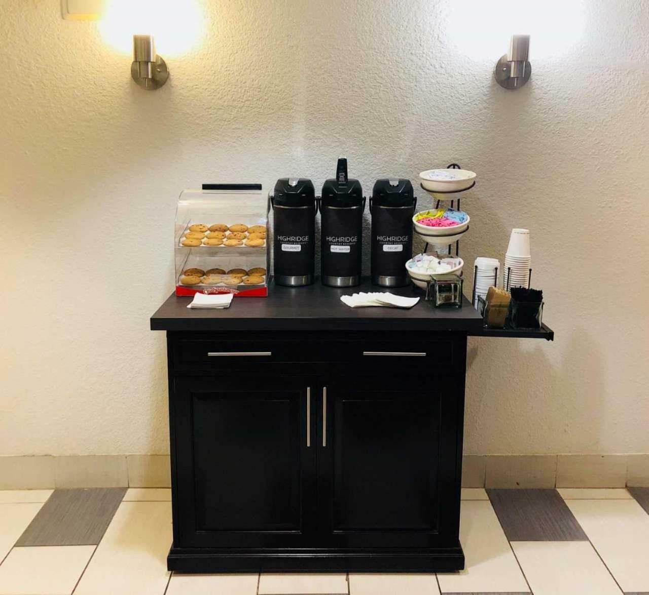 Country Inn & Suites By Radisson, Dfw Airport South, Tx Irving Bagian luar foto